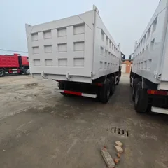 中国重汽豪沃 6×4 重型自卸车