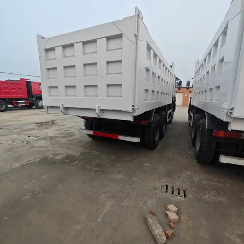 中国重汽豪沃 6×4 重型自卸车