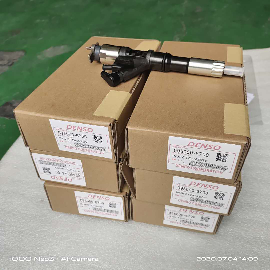 燃油喷射器 095000-6700（电装共轨）