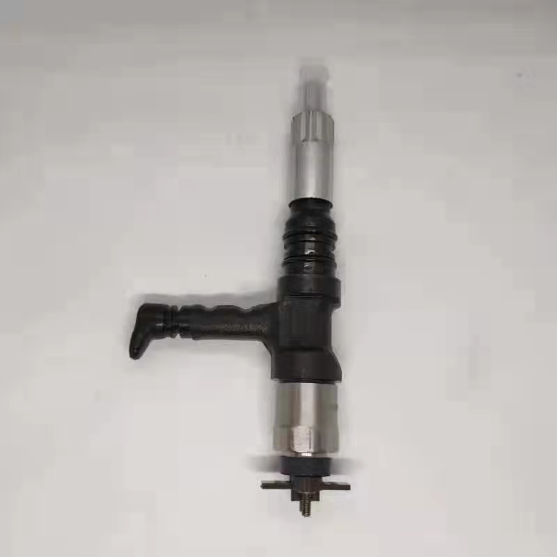 适用于配备 SAA6D140E-5 发动机的小松 D155A-6、PC800-8、PC850-8 的燃油喷射器 095000-6140 / 6261-11-3200