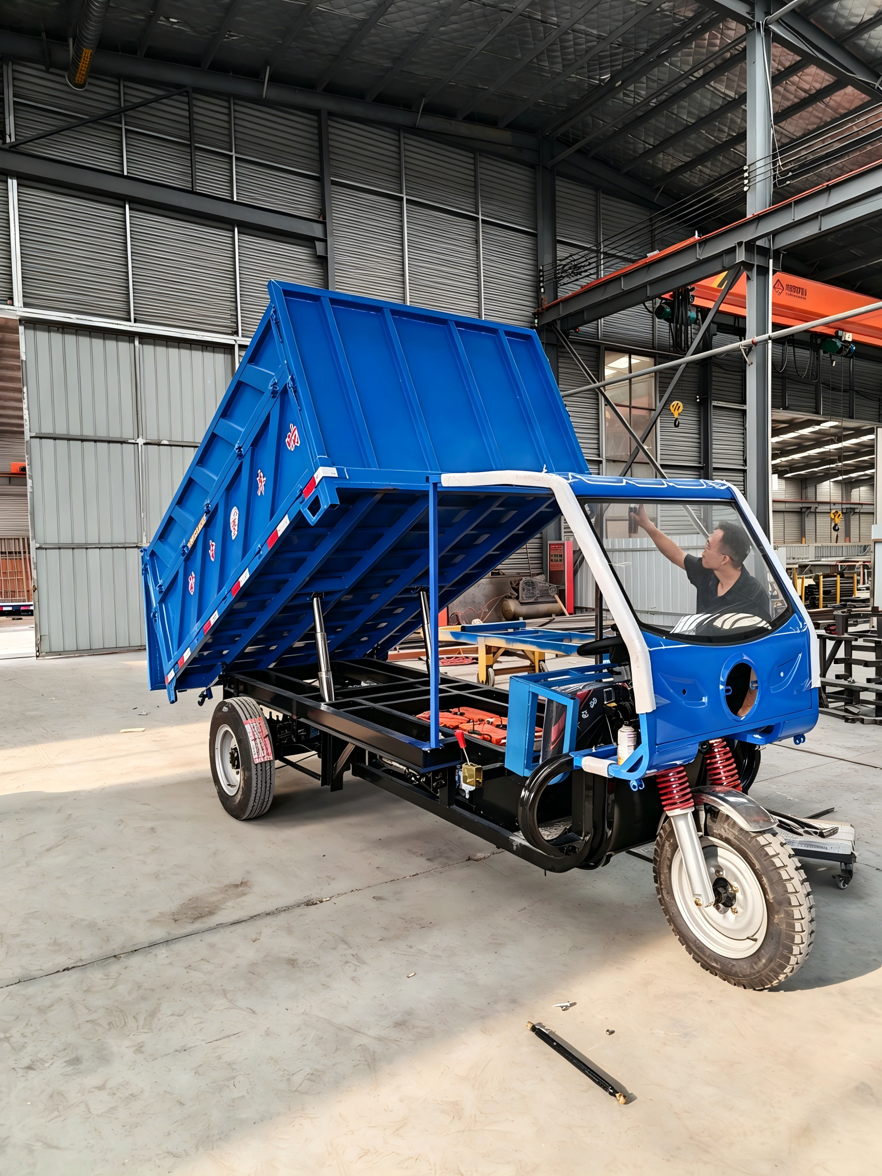 Heavy-duty electric dump tricycle