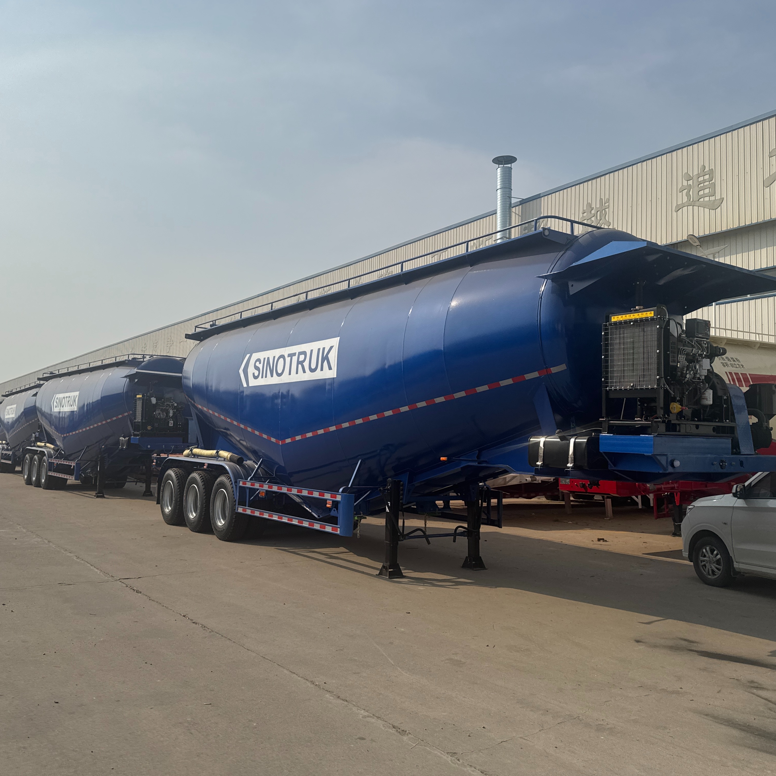 SINOTRUK 3-Axle Dry Bulk Cement/Powder Tank Semi-Trailer