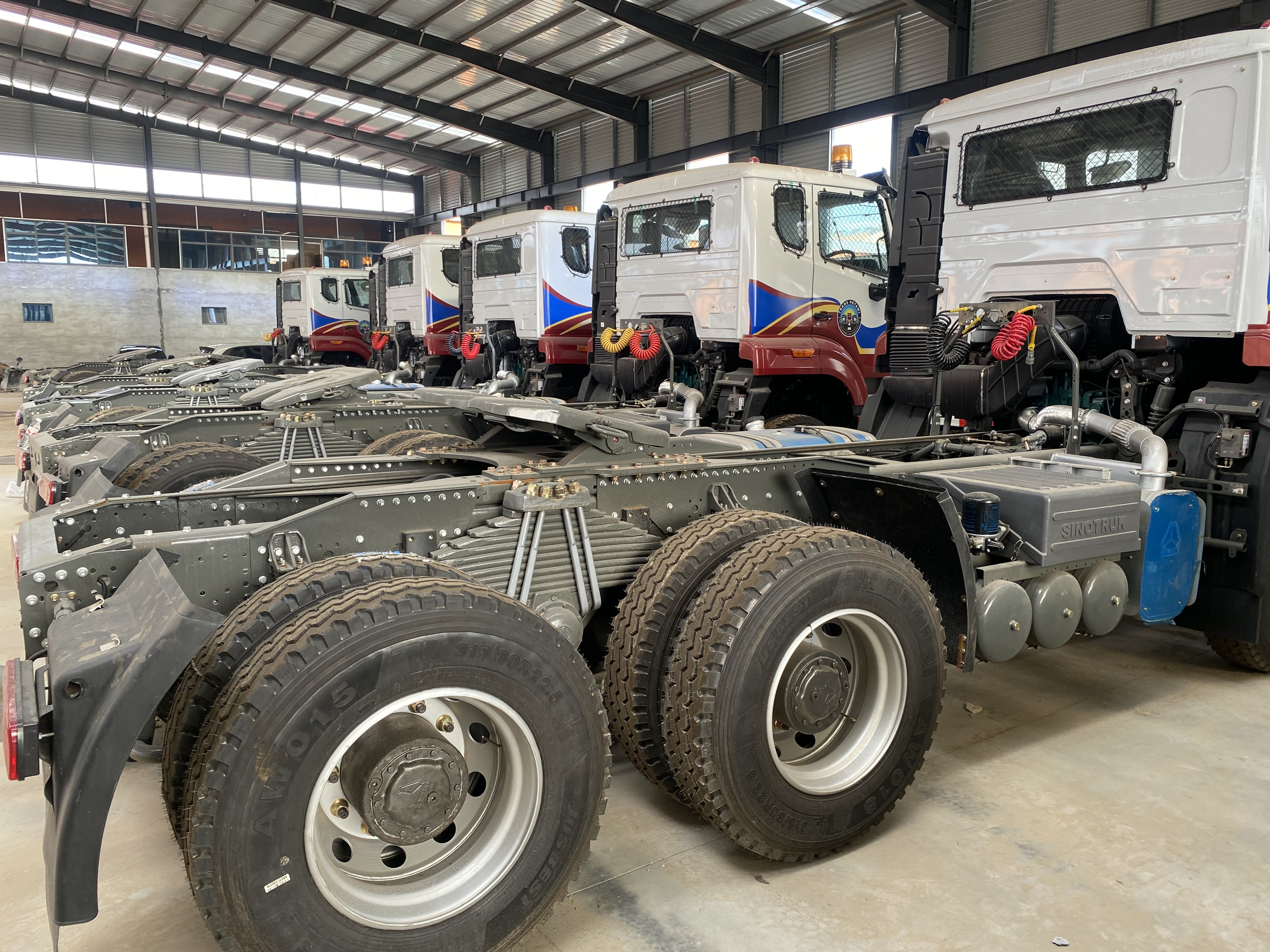 HOWO NX tractor unit