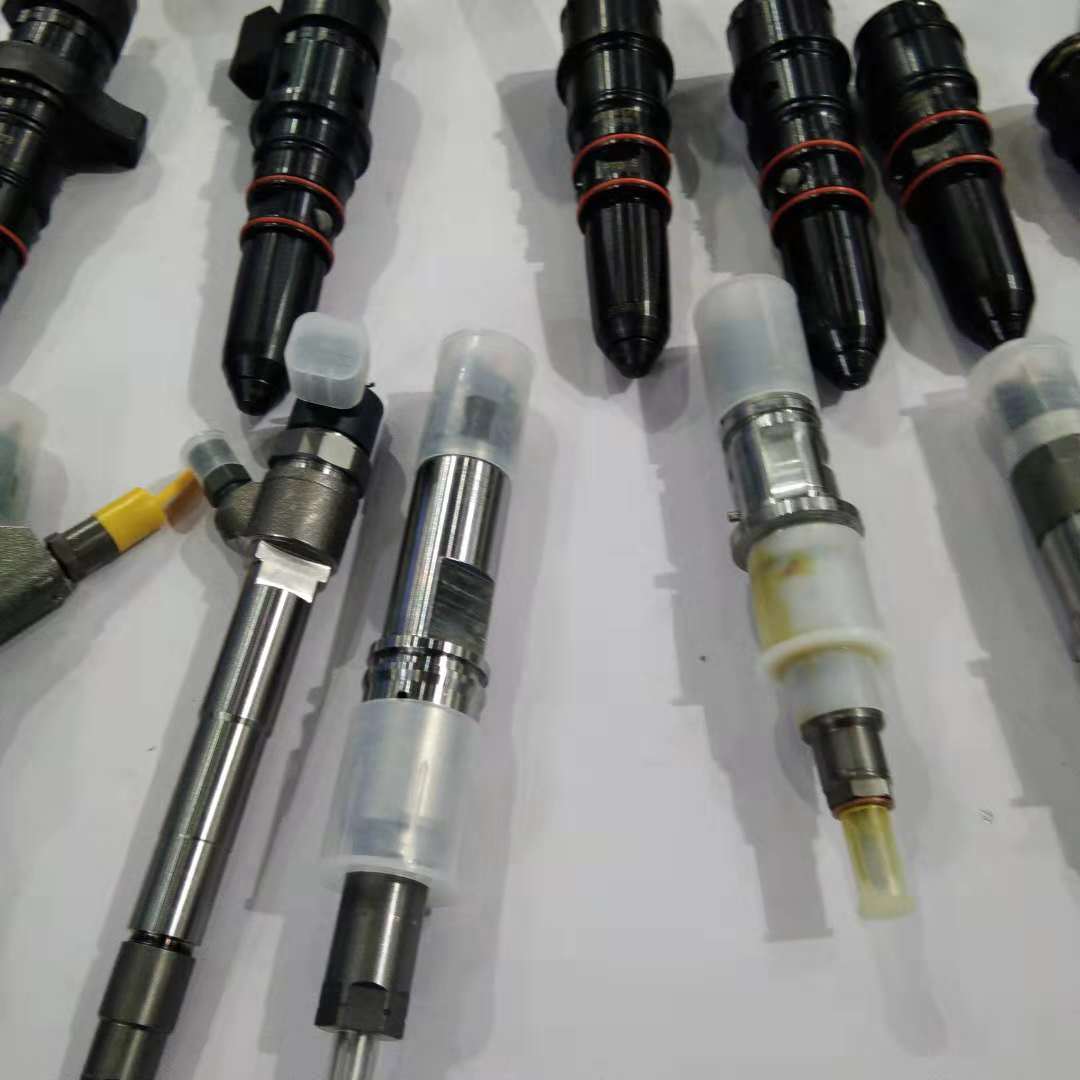 Fuel Injector 6218-11-3100 (Denso 095000-0562) for Komatsu D155A-5 & SA6D140E-3 Engine