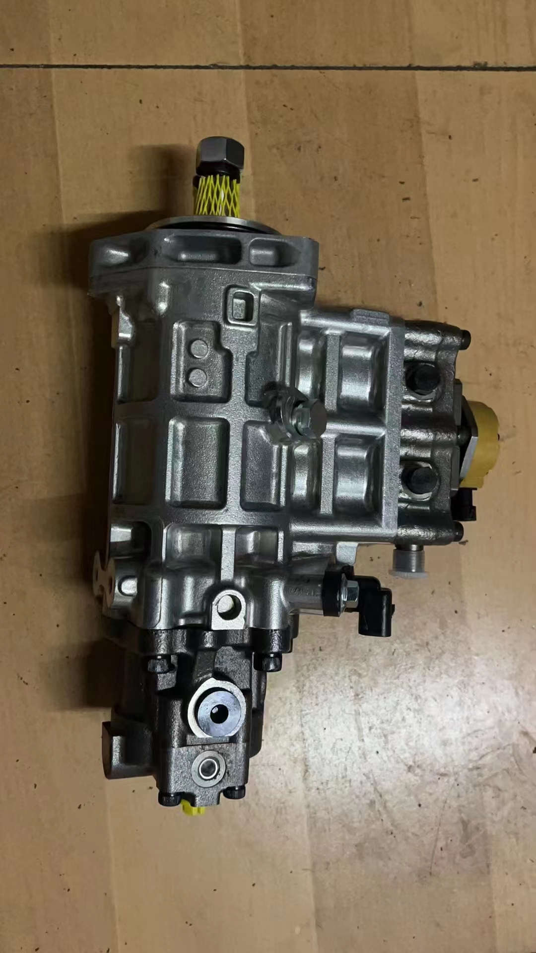 适用于卡特彼勒C6.4发动机的燃油喷射泵320-2512，适用于320D/321D/322D/323D挖掘机