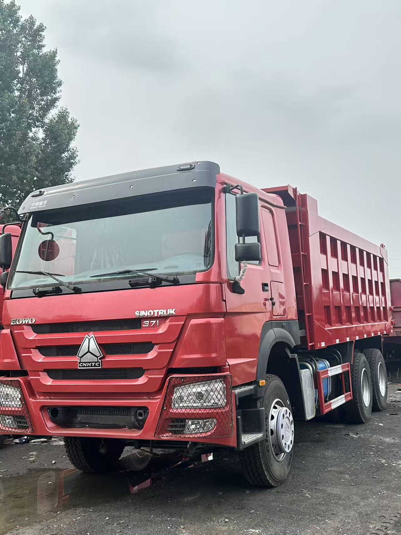 SINOTRUK HOWO 371HP Export Dump Truck 5.6m Construction Tipper Mining Dumper With Export License