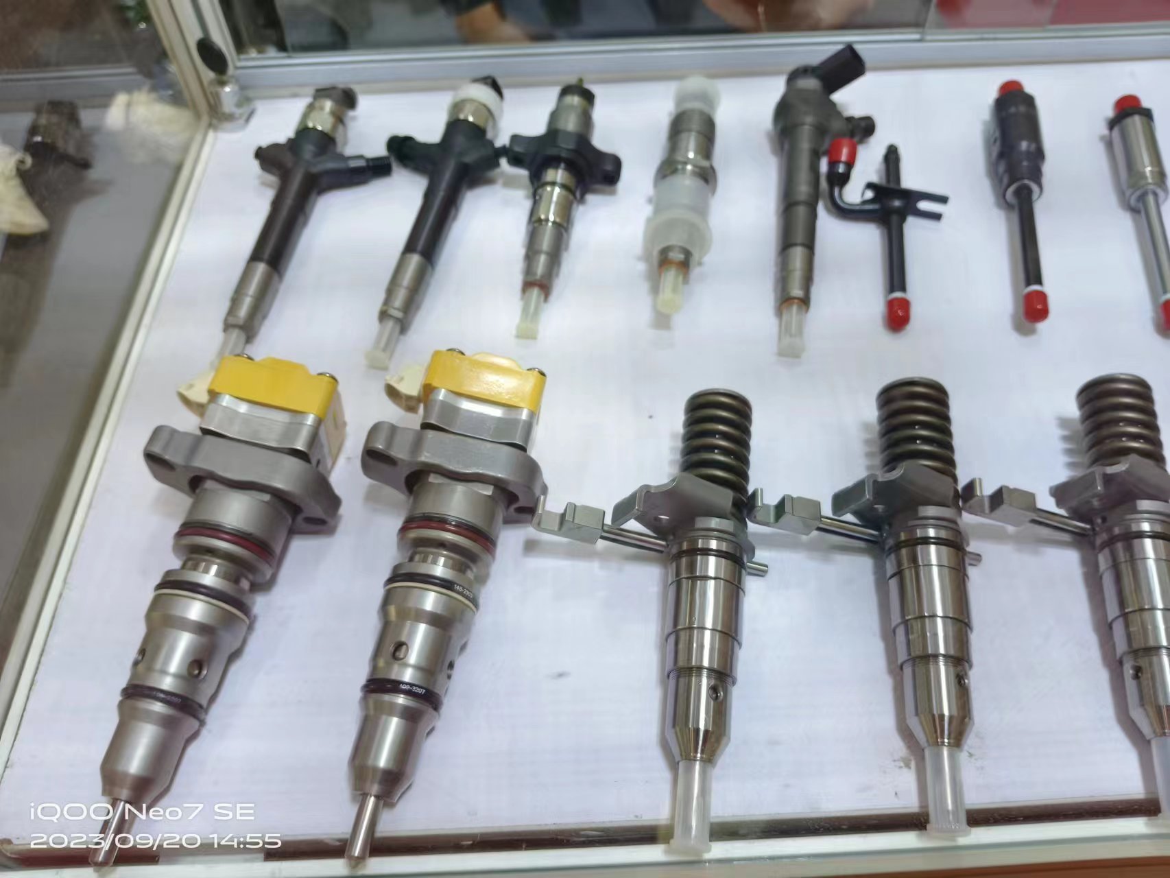适用于卡特彼勒C9发动机的267-3360燃油喷射器，也适用于325C和328C挖掘机。