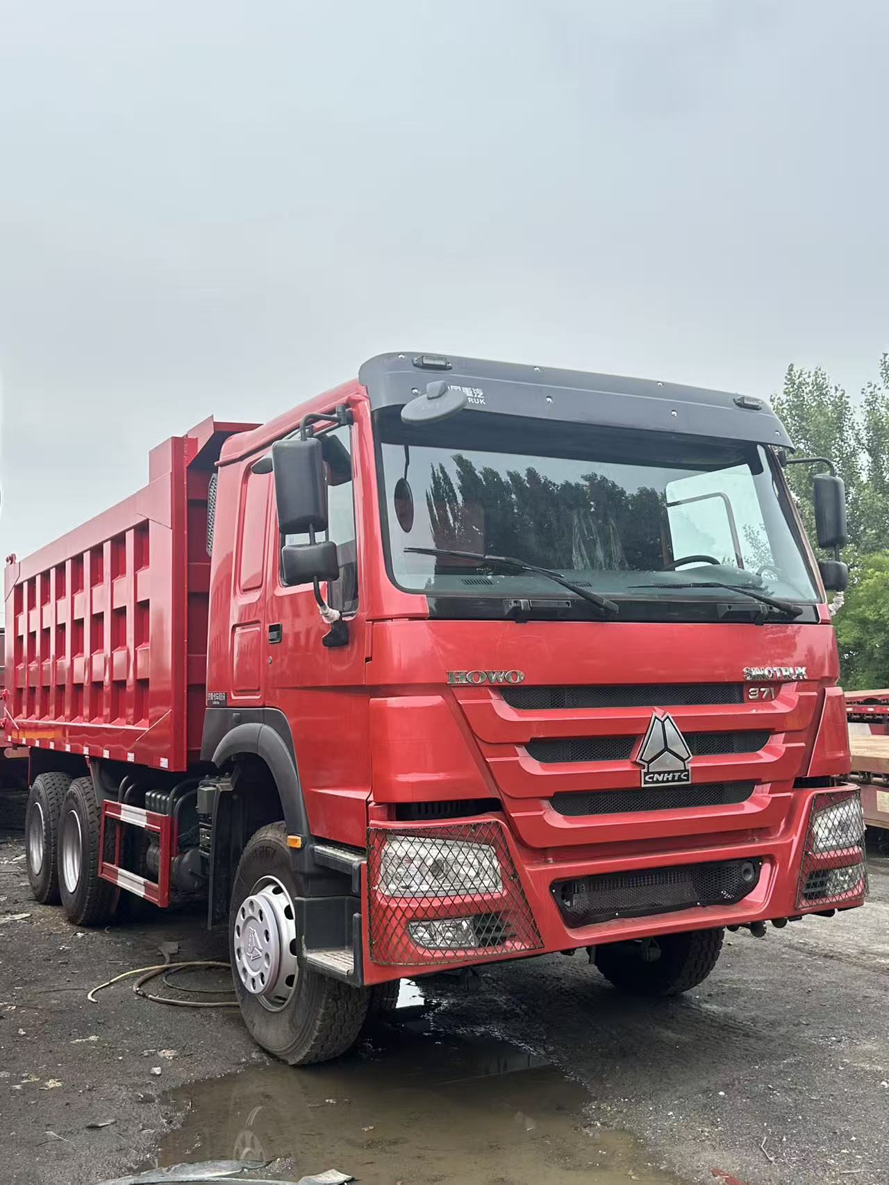 SINOTRUK HOWO 371HP Export Dump Truck 5.6m Construction Tipper Mining Dumper With Export License