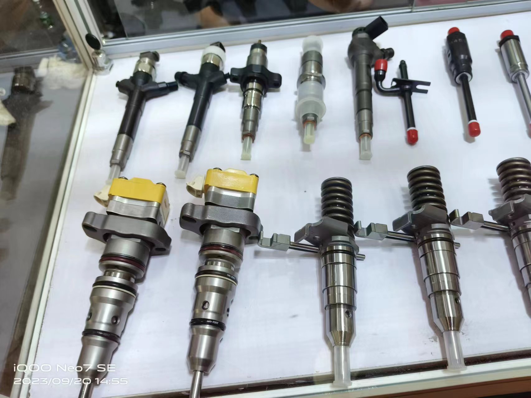 适用于卡特彼勒C9发动机的267-3360燃油喷射器，也适用于325C和328C挖掘机。