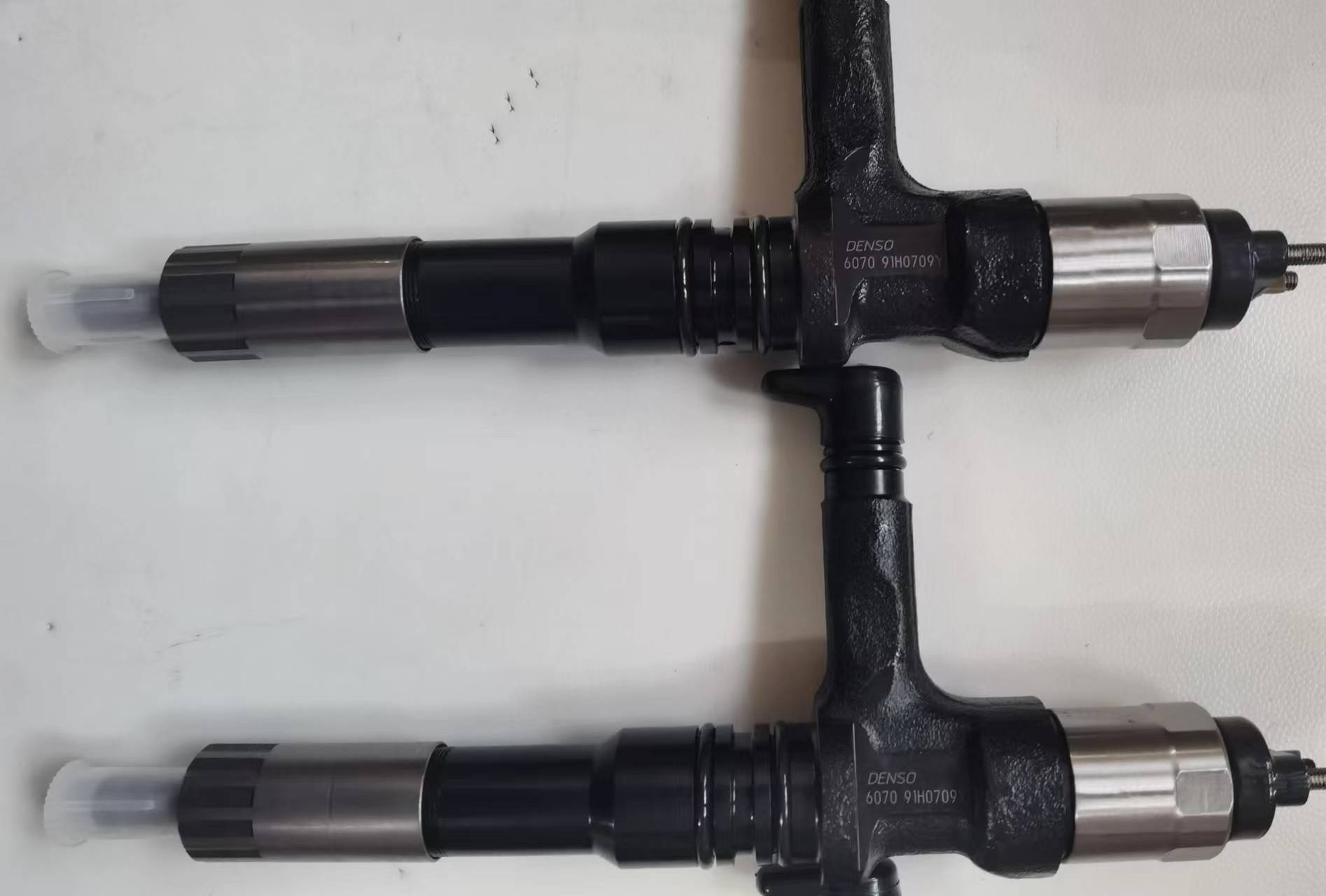 适用于小松S6D155/SA6D155发动机的燃油喷射器总成095000-6070、6251-11-3100