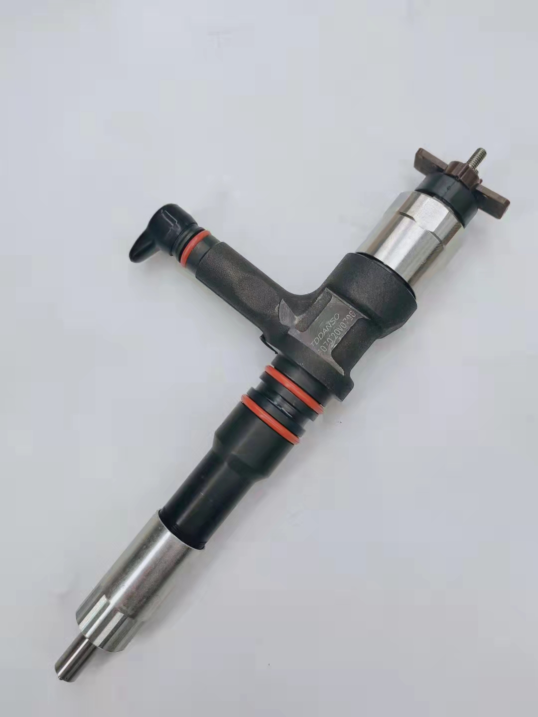适用于小松S6D155/SA6D155发动机的燃油喷射器总成095000-6070、6251-11-3100