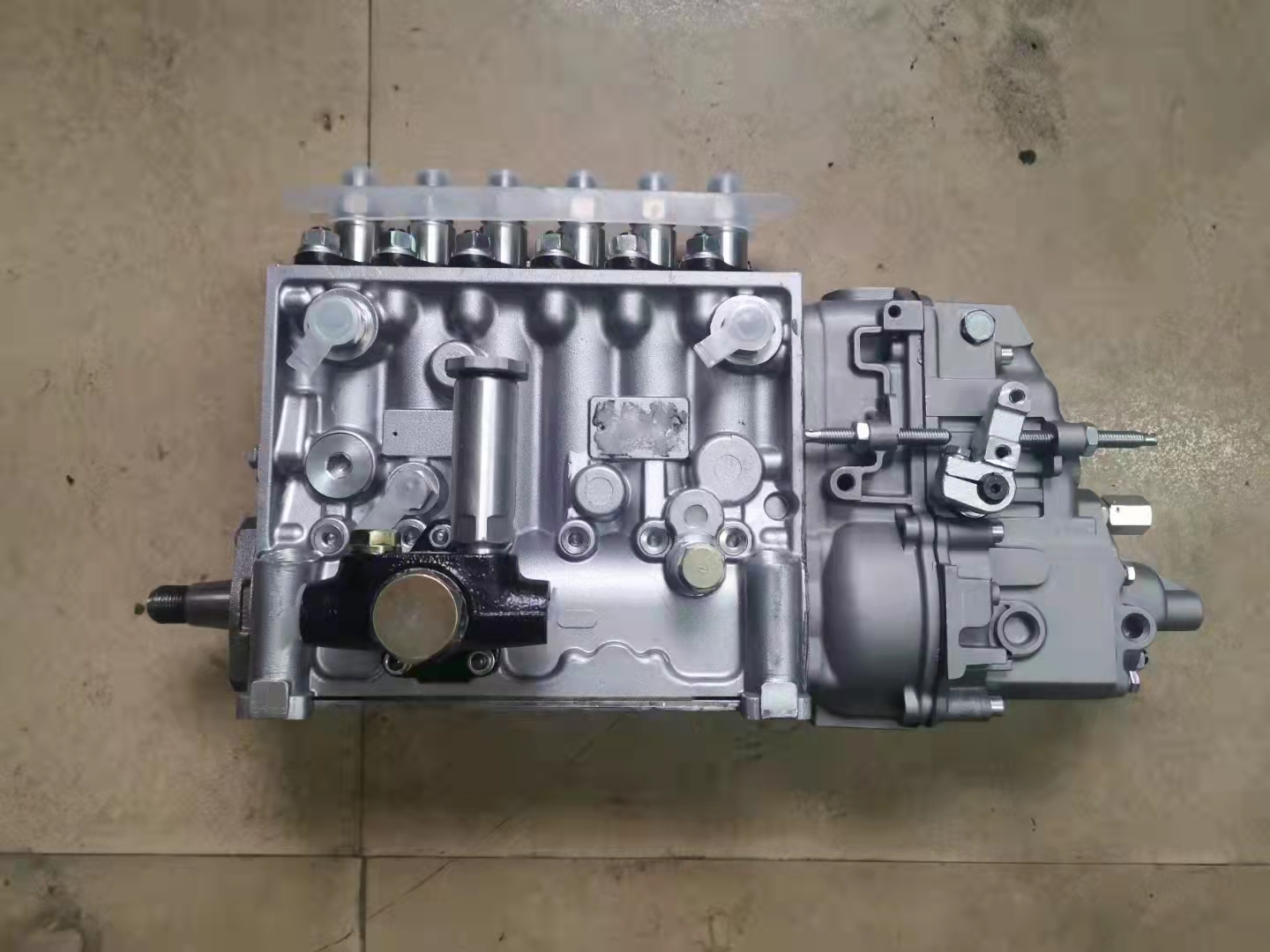 适用于小松S6D125E-2发动机的燃油喷射泵总成6151-71-1440，适用于WA420、WA470-3轮式装载机和PC400-7挖掘机