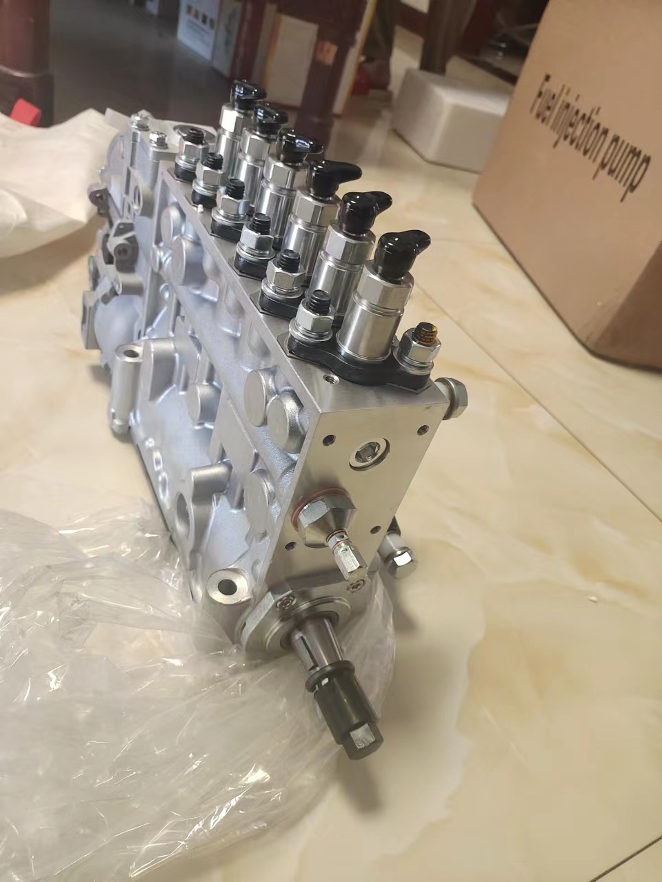适用于小松D85ESS-2推土机、WA420/WA470-3轮式装载机、PC400-7挖掘机、S6D125E-2发动机的燃油喷射泵总成