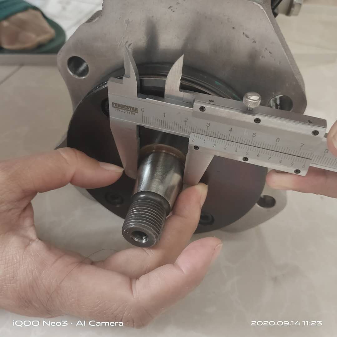 High Pressure Common Rail Fuel Injection Pump Assembly 6156-71-1132 for Komatsu PC400-7, PC450-7 Excavators and D85MS-15 Bulldozer