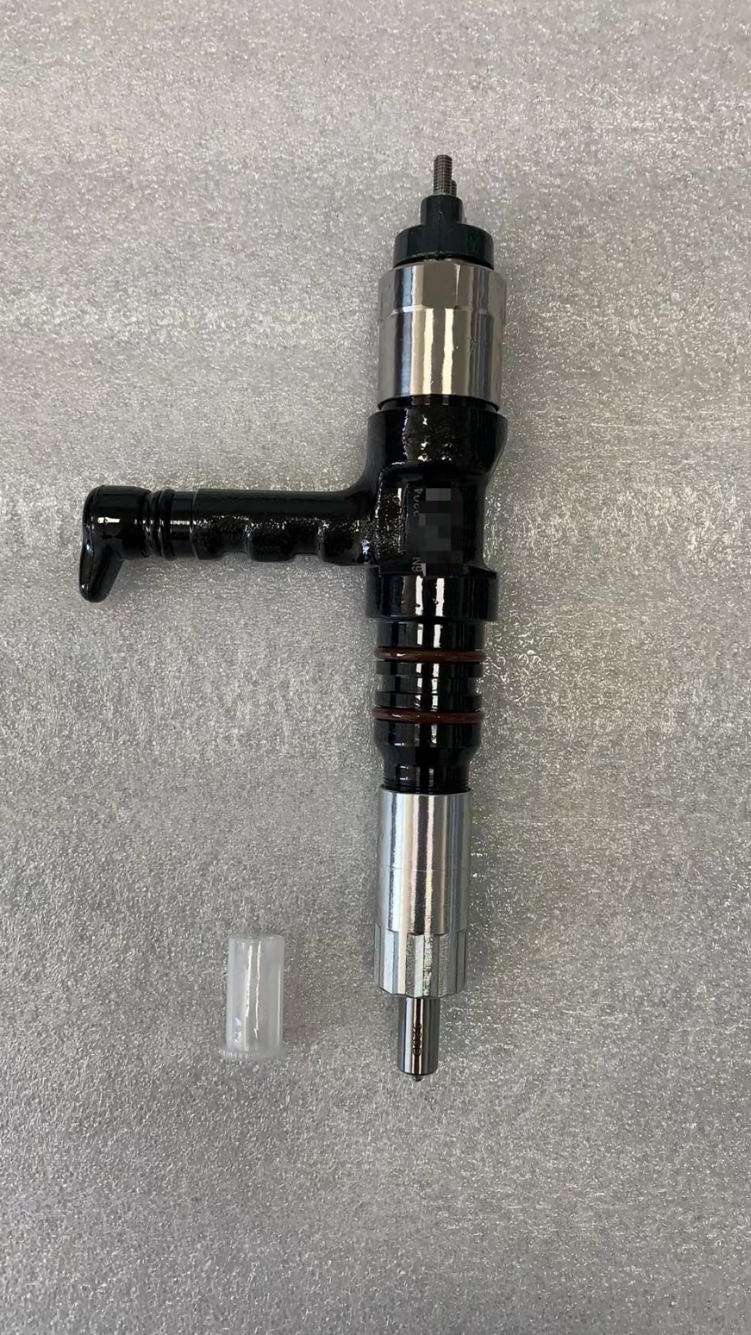 适用于配备 SAA12V140E-3 发动机的小松 PC2000-8 的燃油喷射器 6219-11-3100（Denso 095000-6280）
