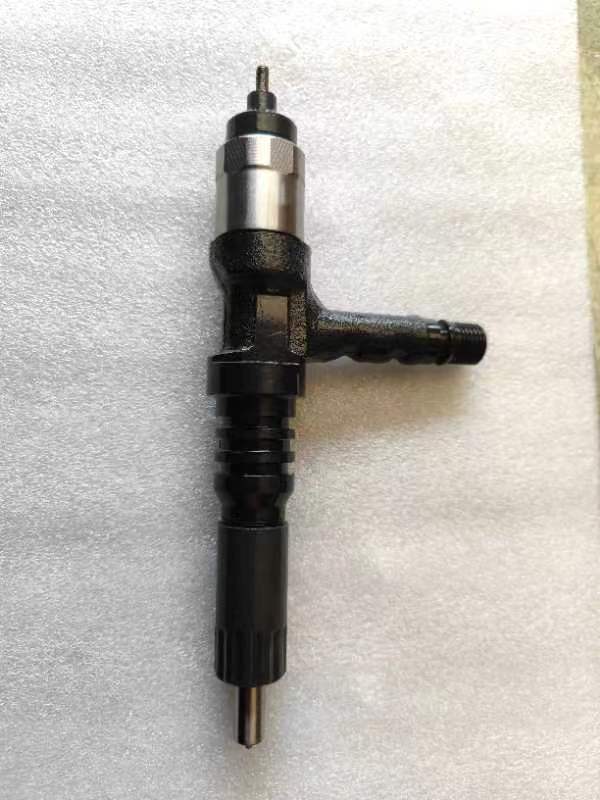 适用于配备 SAA12V140E-3 发动机的小松 PC2000-8 的燃油喷射器 6219-11-3100（Denso 095000-6280）