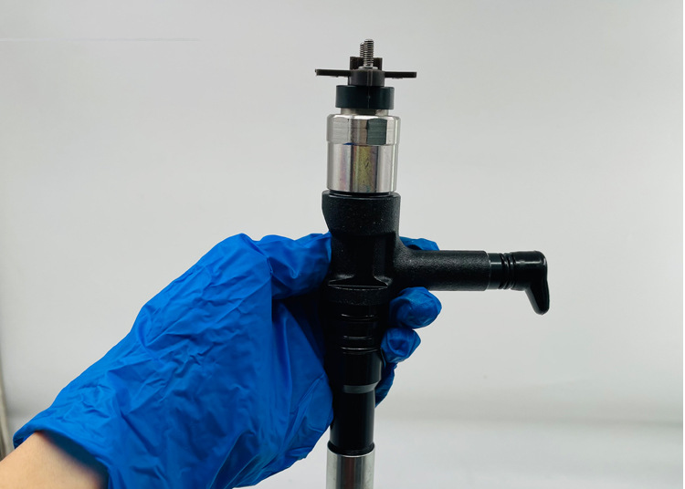 适用于配备 SAA6D125E-6A 发动机的小松 PC450-8/10、PC490-11 挖掘机的燃油喷射器 6252-11-3100 / 295050-0720