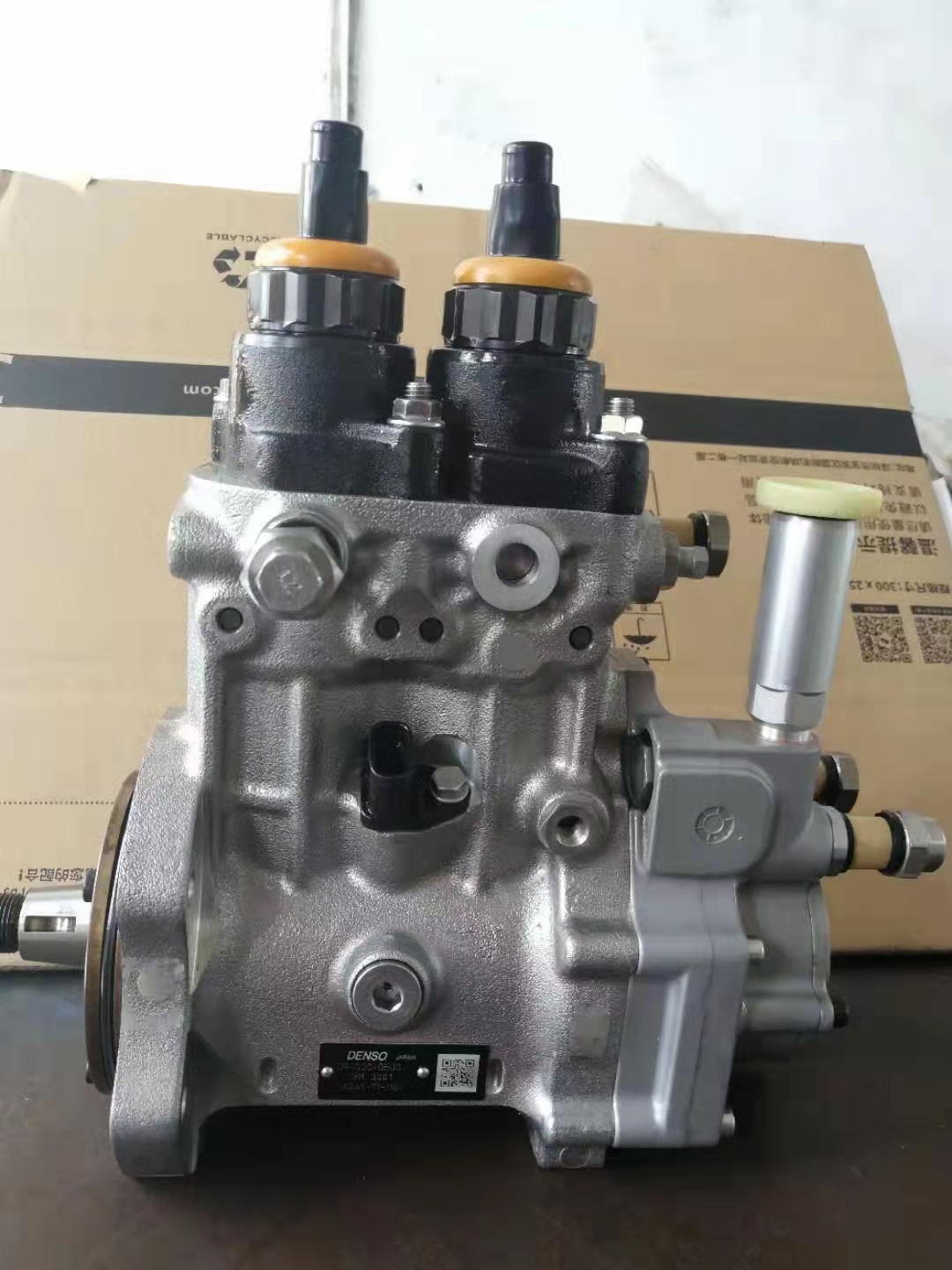 适用于配备 6D140-5 发动机的小松 PC650-8、PC700-8 挖掘机和 D155AX-6 推土机的燃油喷射泵总成 6261-71-1110