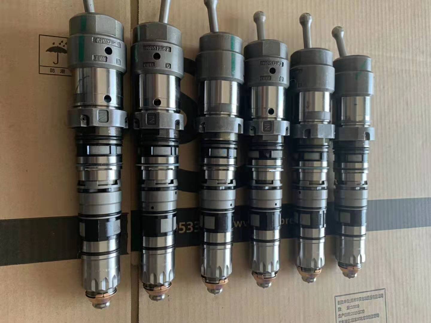 适用于小松SAA6D170E发动机的燃油喷射器总成6560-11-1114，也适用于PC1250-7和PC1250-8挖掘机