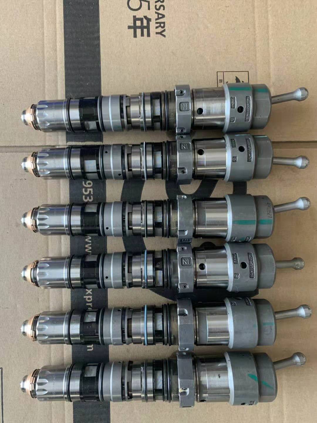 适用于小松SAA6D170E发动机的燃油喷射器总成6560-11-1114，也适用于PC1250-7和PC1250-8挖掘机
