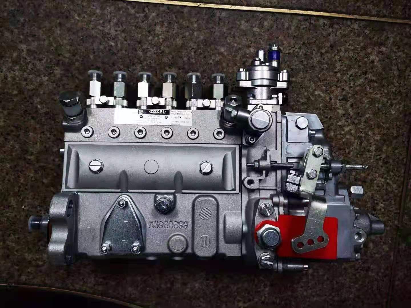适用于小松PC270-7挖掘机和SAA6D102E-2发动机的燃油喷射泵6742-71-1110