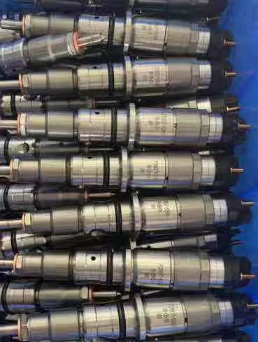 Fuel Injector Assembly 6754-11-3011 for Komatsu PC270-8, PC210-10M0 Excavators