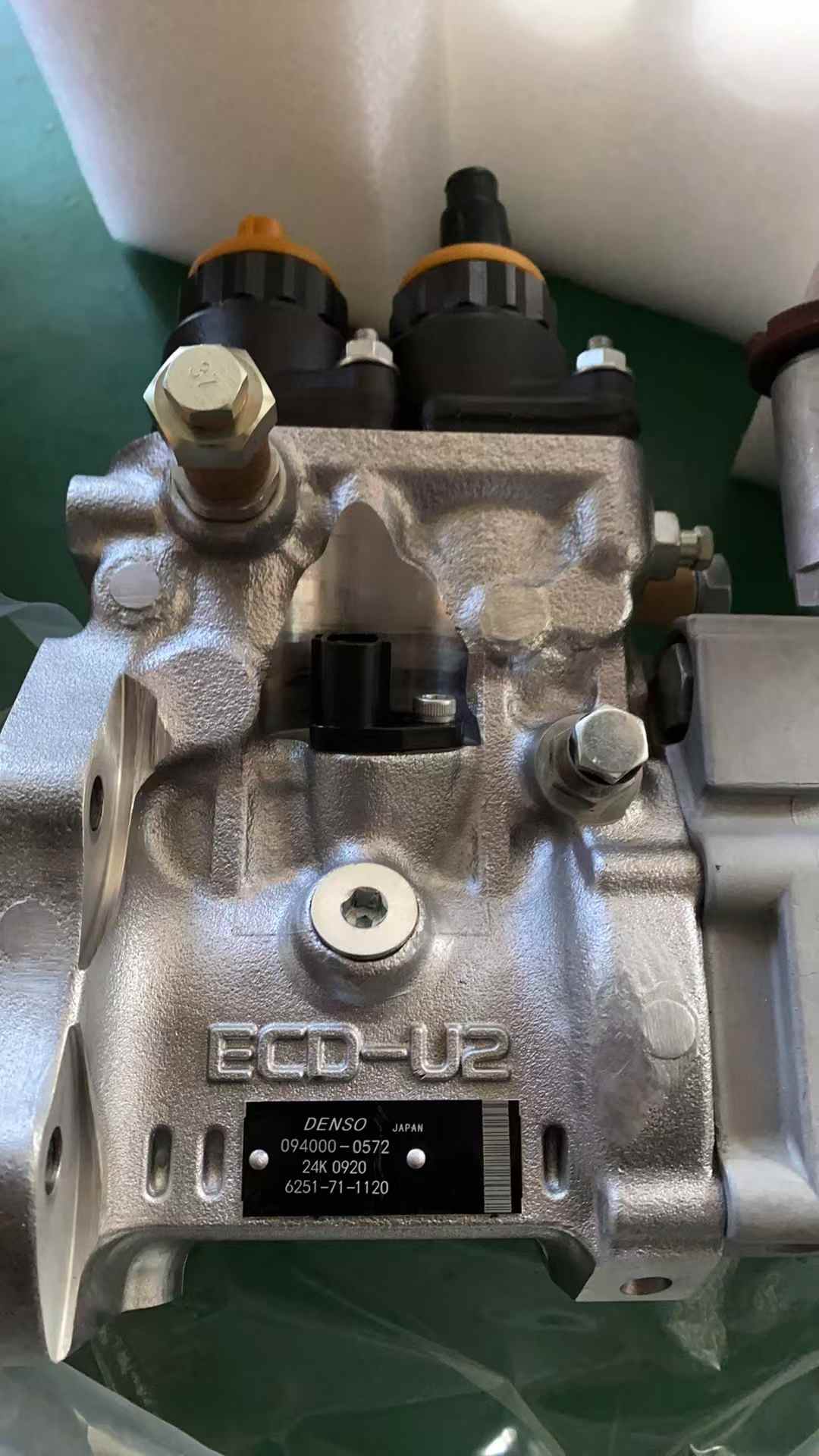 适用于配备 6D125 发动机的小松 PC400-8 和 PC450-8 挖掘机的高压燃油泵 6251-71-1120、094000-0574