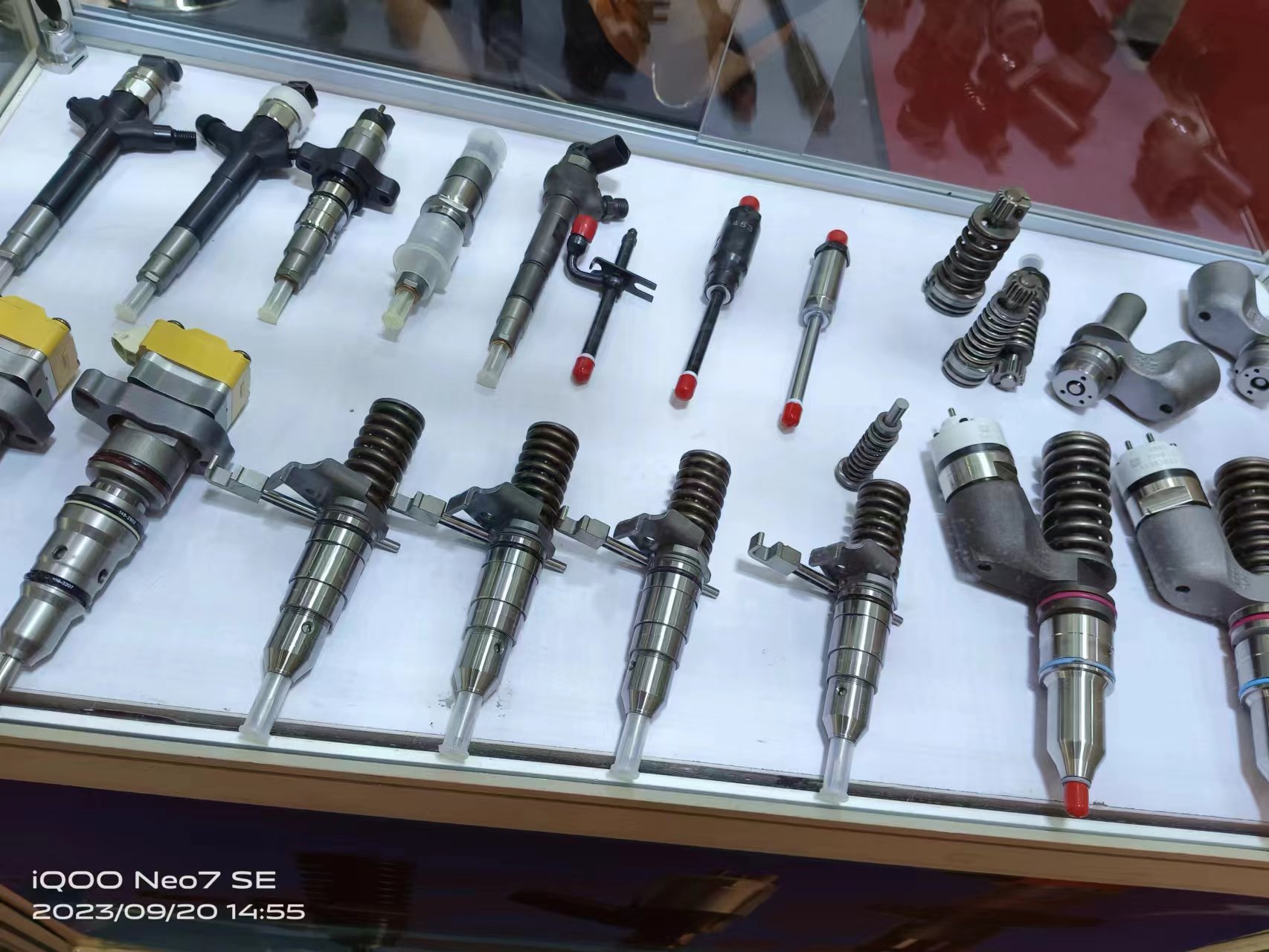 适用于卡特彼勒C9发动机的267-3360燃油喷射器，也适用于325C和328C挖掘机。