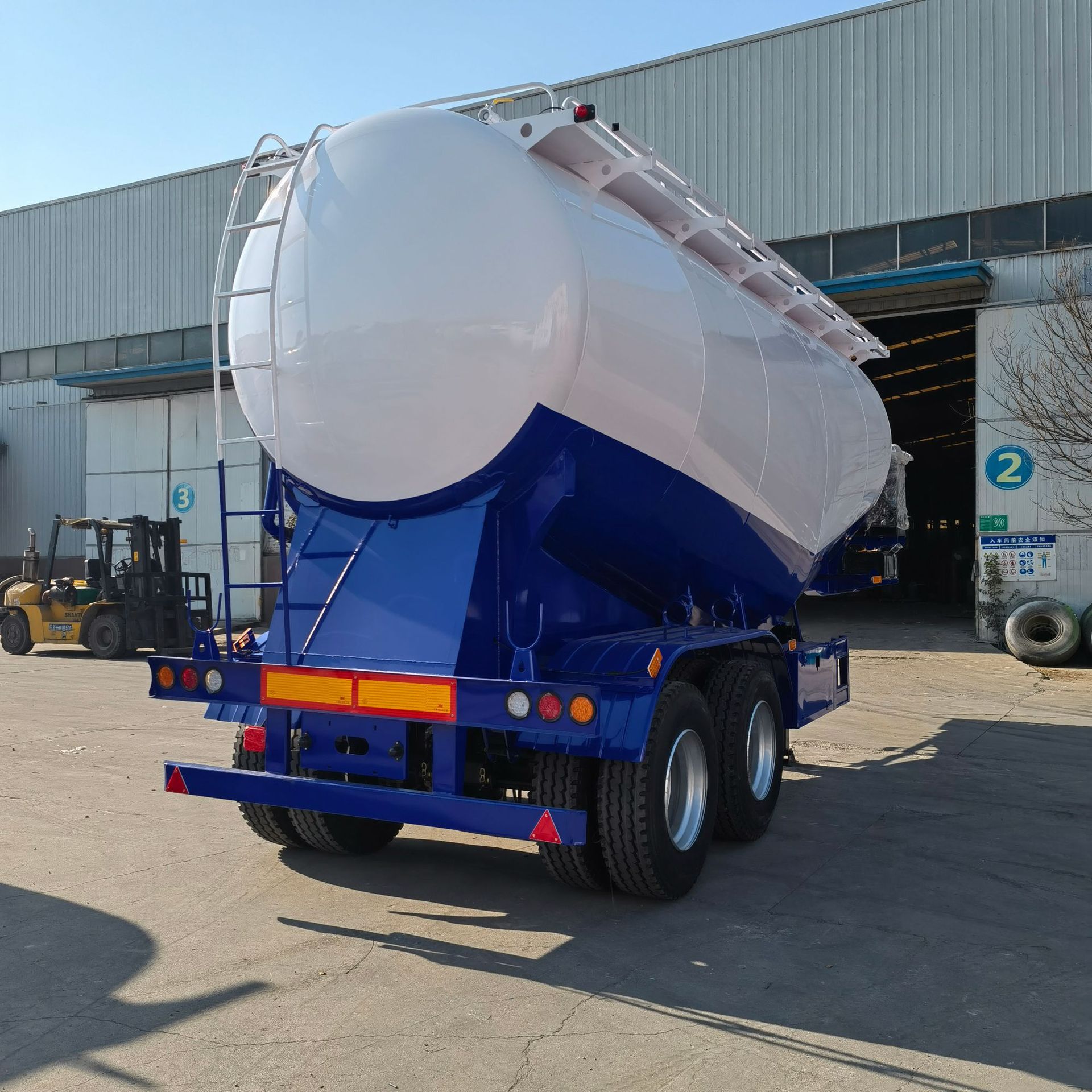5-Axle Heavy-Duty Dry Bulk Cement Tank Semi-Trailer
