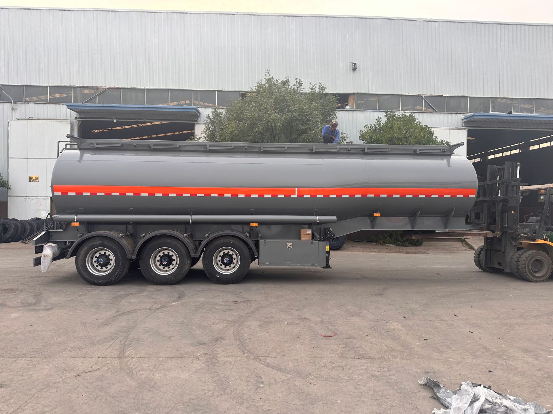 3-Axle CIS Standard Fuel Tank Semi-Trailer