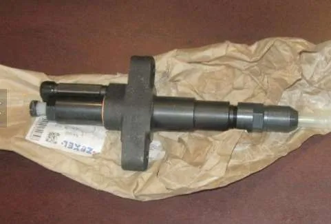 适用于小松S6D155/SA6D155发动机的燃油喷射器总成095000-6070、6251-11-3100