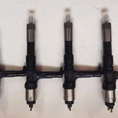 适用于小松S6D155/SA6D155发动机的燃油喷射器总成095000-6070、6251-11-3100