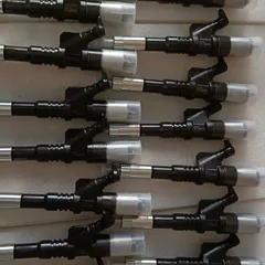 适用于小松S6D125E-2发动机的机械式柴油喷油器总成 6151-12-3100、095000-1211