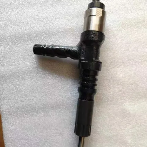 适用于配备 SAA12V140E-3 发动机的小松 PC2000-8 的燃油喷射器 6219-11-3100（Denso 095000-6280）