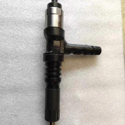 适用于配备 SAA12V140E-3 发动机的小松 PC2000-8 的燃油喷射器 6219-11-3100（Denso 095000-6280）