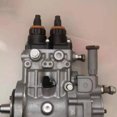 适用于配备 6D140-5 发动机的小松 PC650-8、PC700-8 挖掘机和 D155AX-6 推土机的燃油喷射泵总成 6261-71-1110