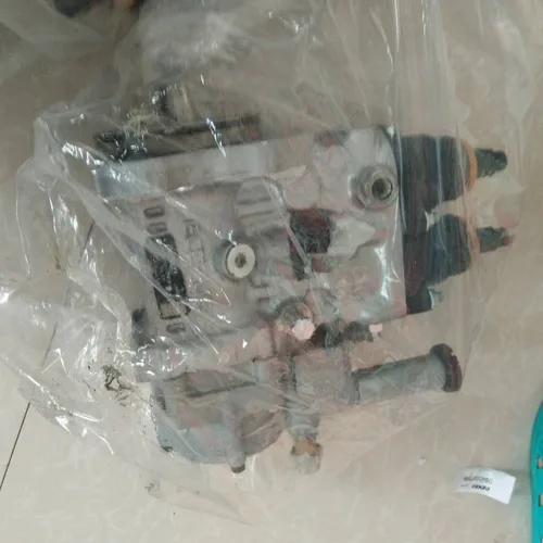 适用于配备 6D140-5 发动机的小松 PC650-8、PC700-8 挖掘机和 D155AX-6 推土机的燃油喷射泵总成 6261-71-1110