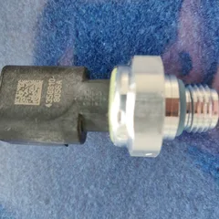 适用于小松PC270-8和PC300-8挖掘机的进气压力传感器6261-81-1900