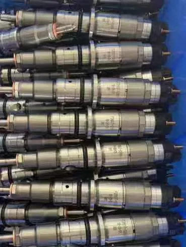 Fuel Injector Assembly 6754-11-3011 for Komatsu PC270-8, PC210-10M0 Excavators