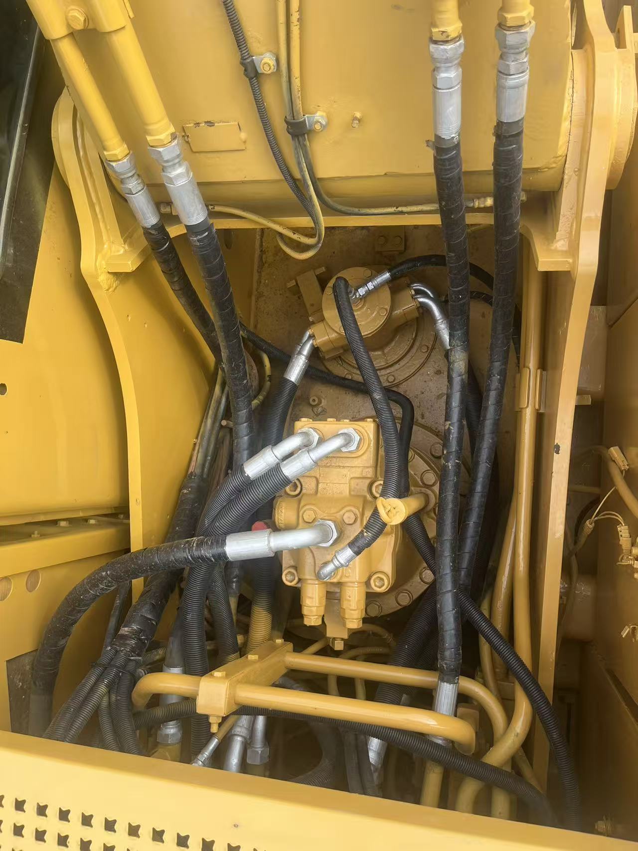 卡特彼勒 CAT 320D 液压挖掘机 20吨工程挖掘机 出口特供，附带官方出口许可证