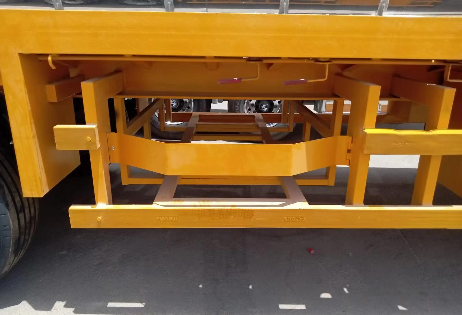 3-Axle Heavy-Duty Flatbed Semi-Trailer