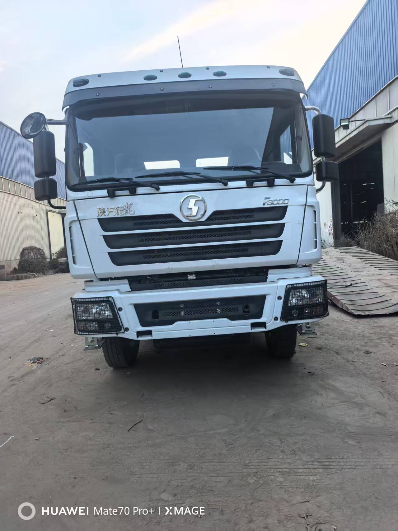 SHACMAN F3000 6x4 Euro 3 Electric Weichai Left Steering Tractor Truck Used Nearly Brand New