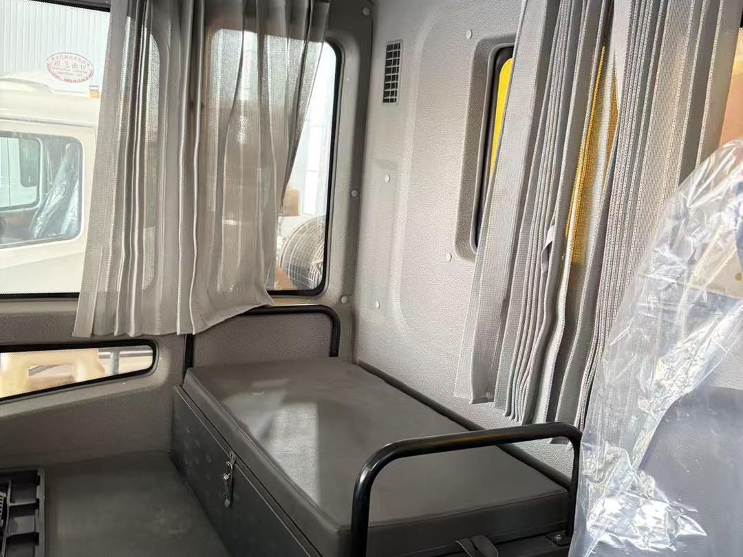 矿用自卸车