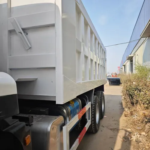 中国重汽豪沃NX二手6x4十轮重型自卸车，371马力，左舵。