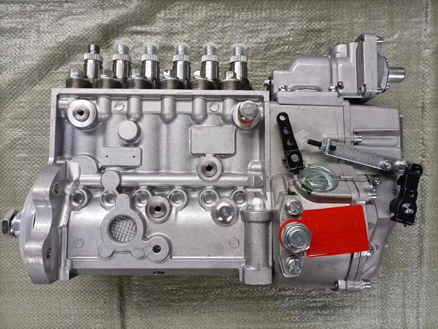 适用于康明斯 6BT5.9L 发动机的燃油喷射泵总成 0402736913 (P7100)