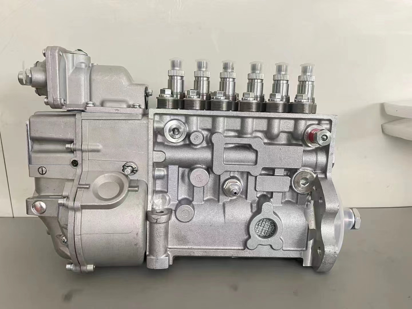 适用于康明斯 6BT5.9L 发动机的燃油喷射泵总成 0402736913 (P7100)