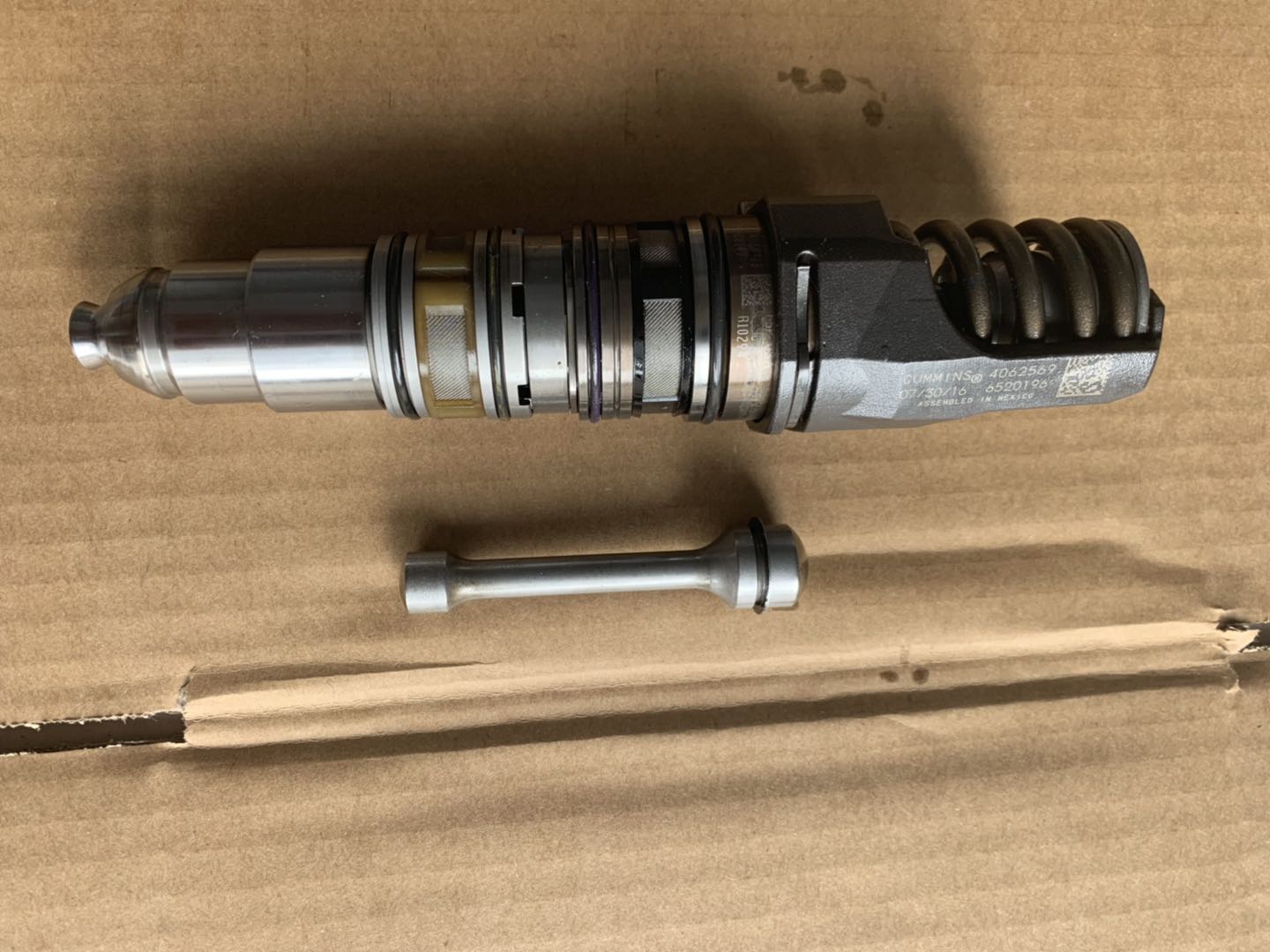 Fuel Injector 4062569 (Interchangeable with 4928260) for Cummins QSX15 / ISX15 Engines