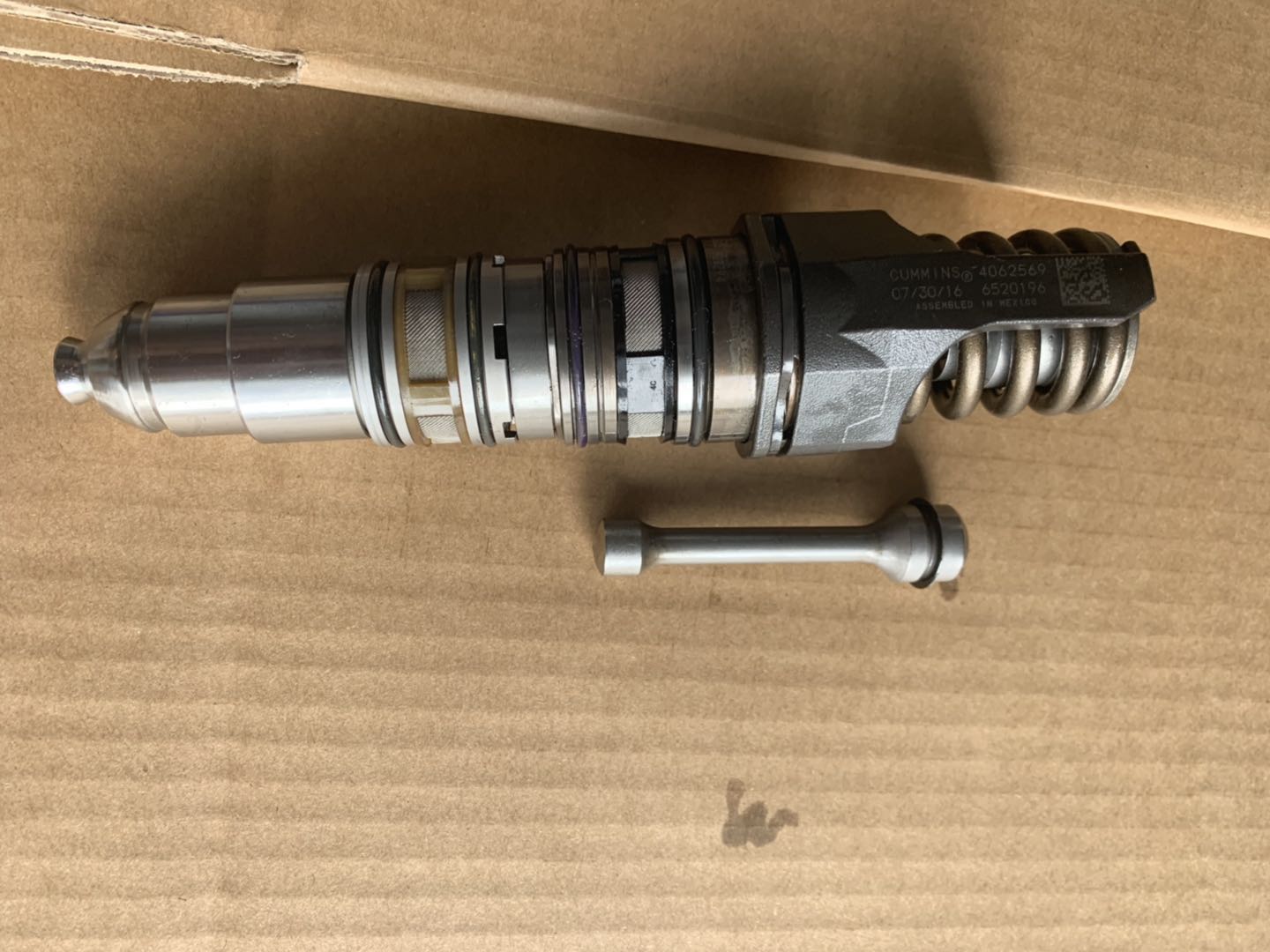 Fuel Injector 4062569 (Interchangeable with 4928260) for Cummins QSX15 / ISX15 Engines