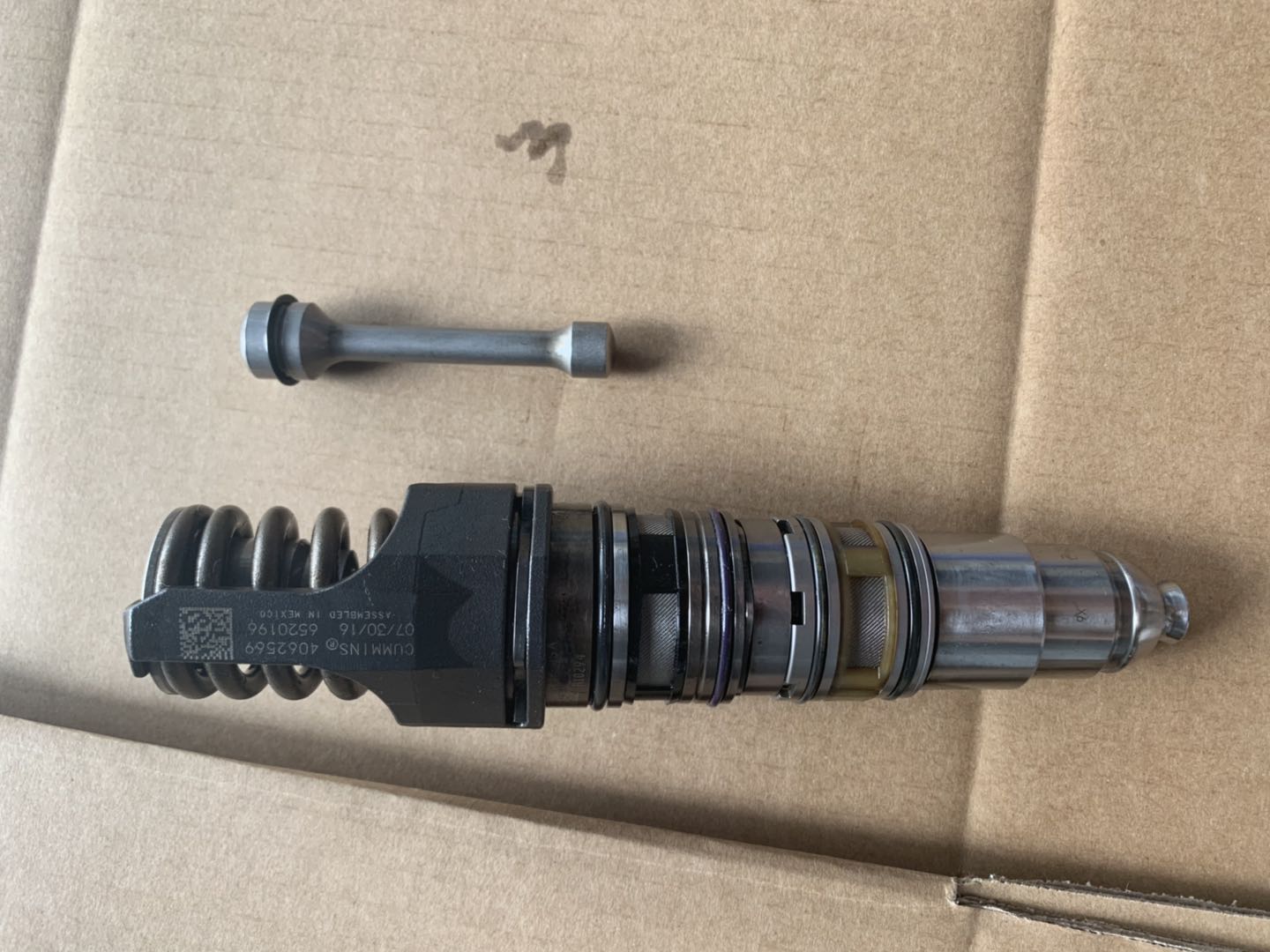 Fuel Injector 4062569 (Interchangeable with 4928260) for Cummins QSX15 / ISX15 Engines