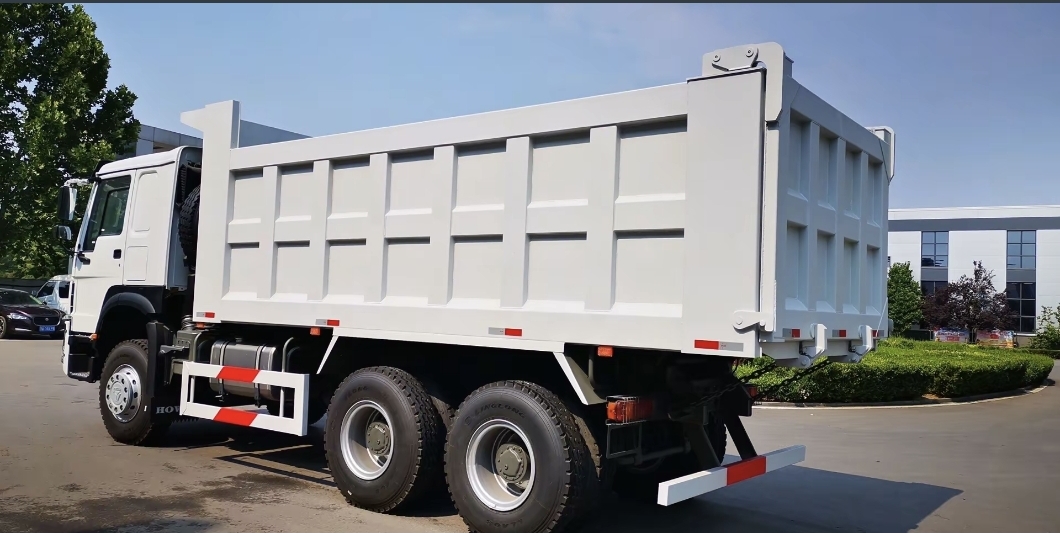 6×4 HOWO Tipper Truck 371HP Euro2 Emission for Africa Mine & Construction Transport